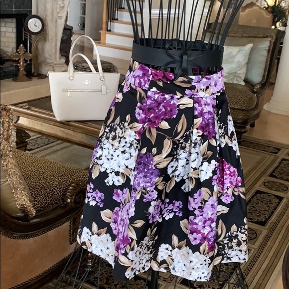 White House Black Market Dresses & Skirts - NWOT White House Black Market  floral skirt.